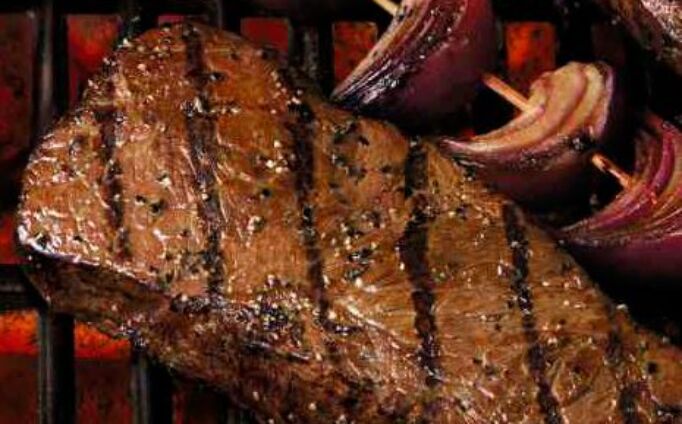 Looking for the best steaks to grill? You won’t go wrong with these juicy and delicious steak cuts.  All the favorites are here, including T-Bone, Tenderloin and Top Sirloin.  Plus come new ones to master, such as the Flat Iron and Ranch Steak.